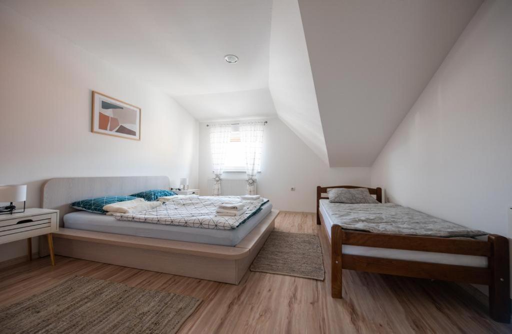 Apartman Luca ลิฟโน ภายนอก รูปภาพ